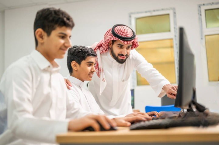 مشروع مدرسة عالمية بالمملكة (انترناشونال)